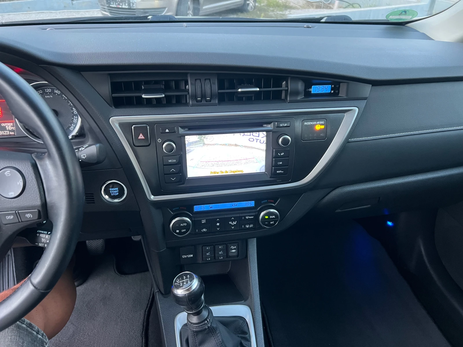 Toyota Auris 1.6-УНИКАТ!!!, снимка 15 - Автомобили и джипове - 56074530