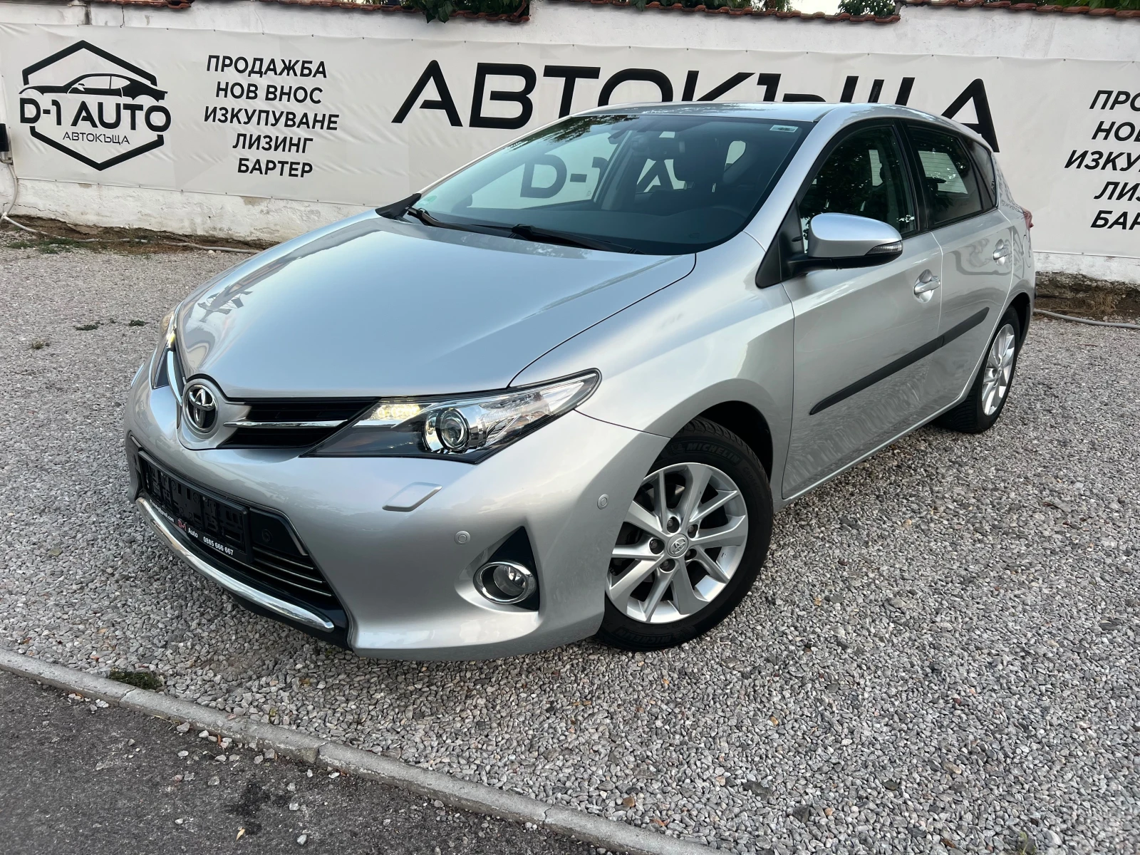 Toyota Auris 1.6-УНИКАТ!!!, снимка 3 - Автомобили и джипове - 56074530