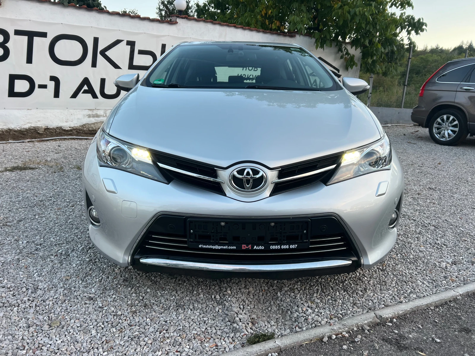 Toyota Auris 1.6-УНИКАТ!!!, снимка 2 - Автомобили и джипове - 56074530