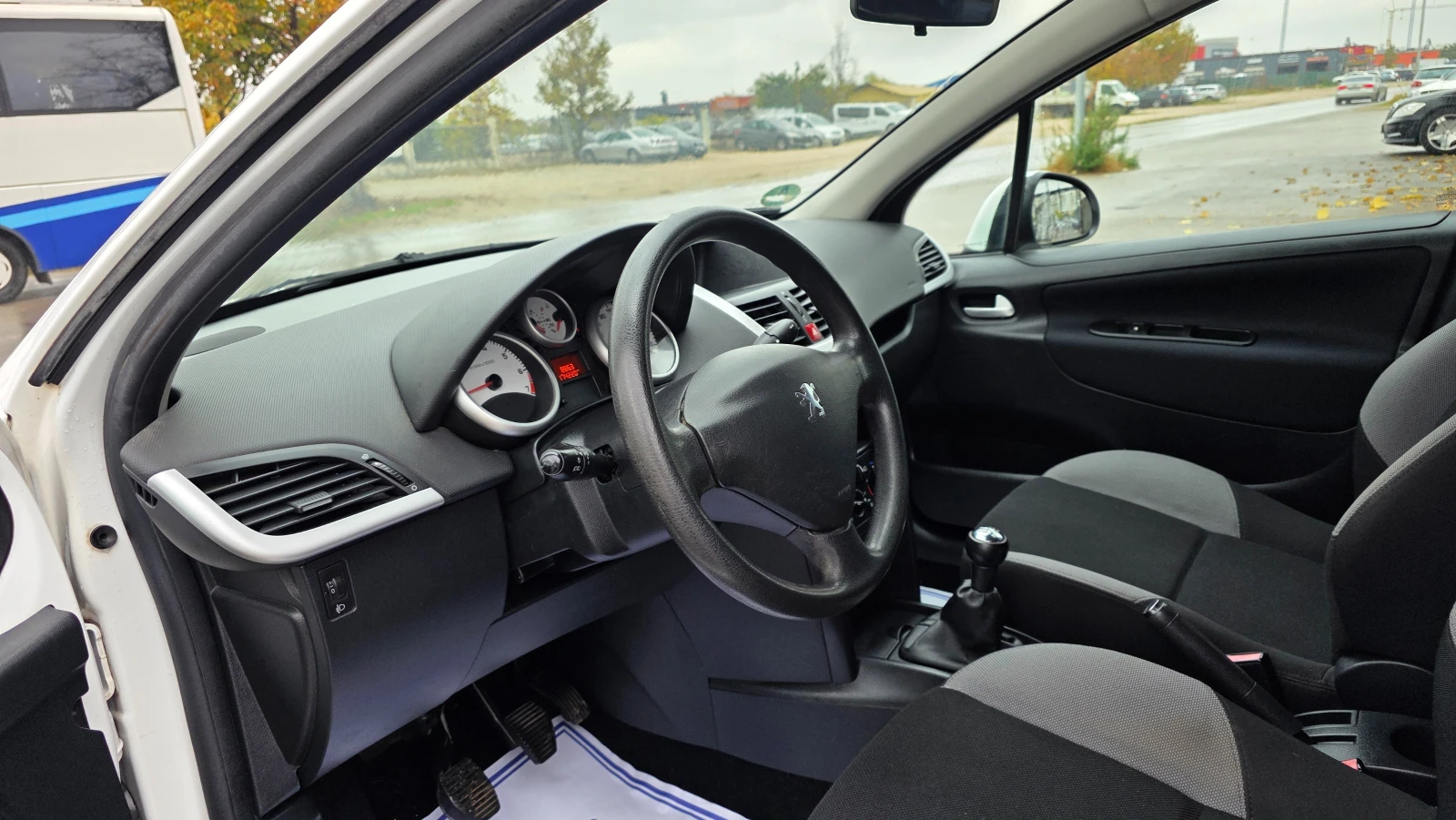 Peugeot 207 КАТО НОВА, снимка 6 - Автомобили и джипове - 56662489