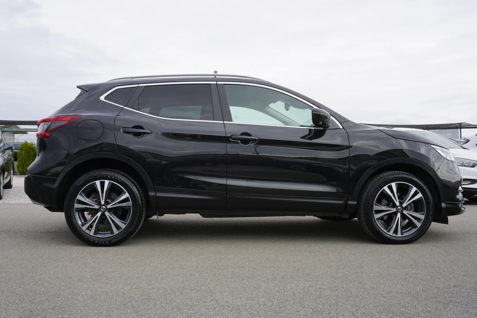 Nissan Qashqai 1.5/360Камера/LED/Ст.Таван/Следене на лентите - изображение 8