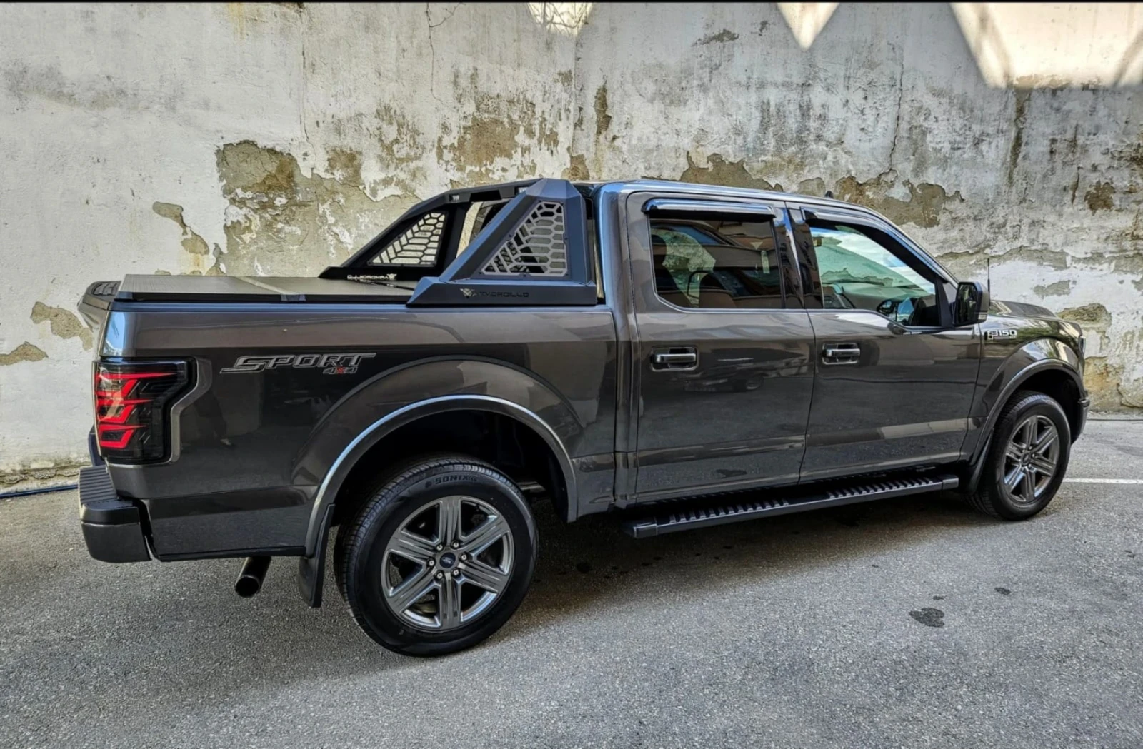 Ford F150 XLT-AWD-RAPTOR interior - изображение 9