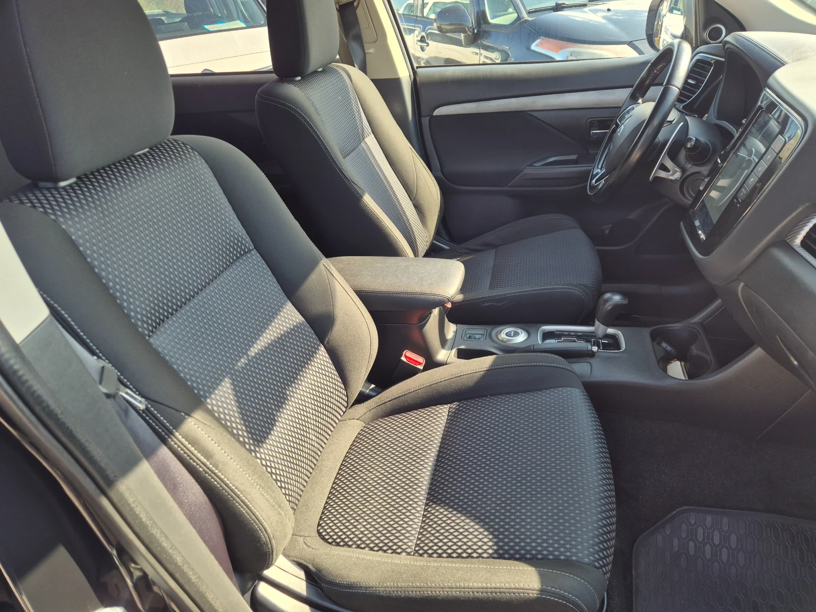 Mitsubishi Outlander 2.2D   4WD   6+ 1 места, снимка 12 - Автомобили и джипове - 54153510