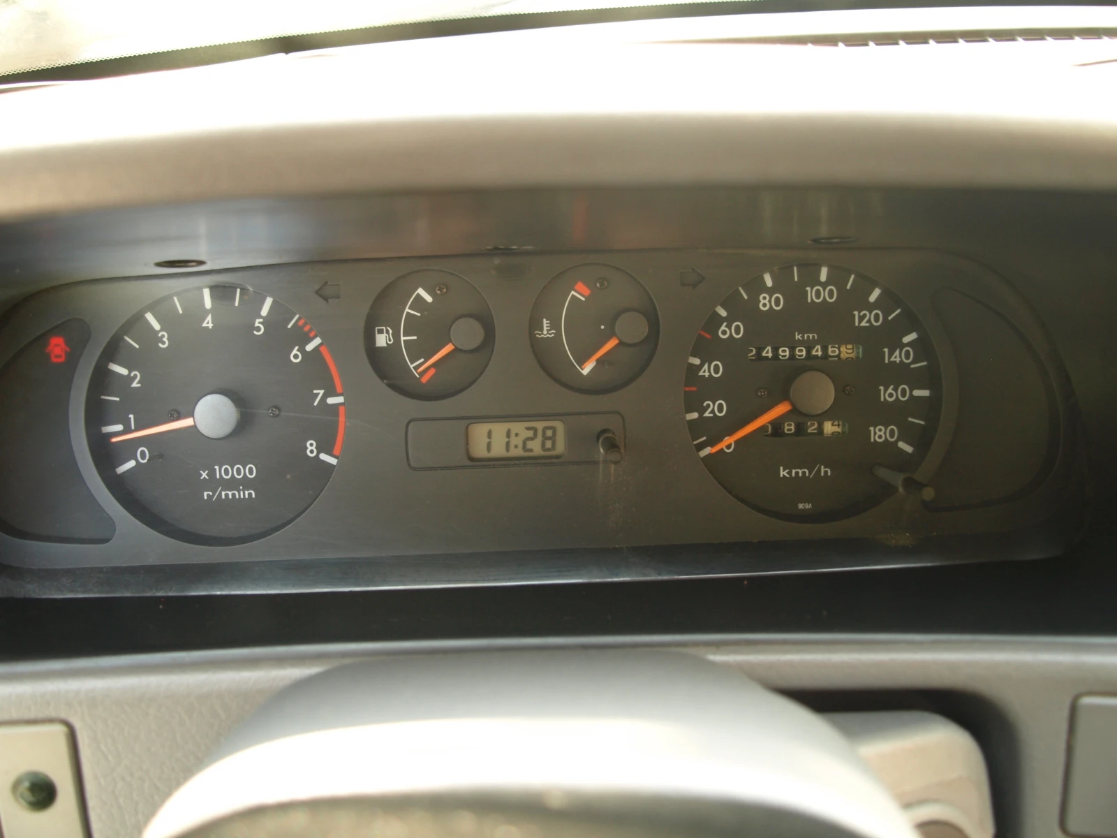 Nissan Terrano 2.4i* 116КС* , снимка 15 - Автомобили и джипове - 54230124