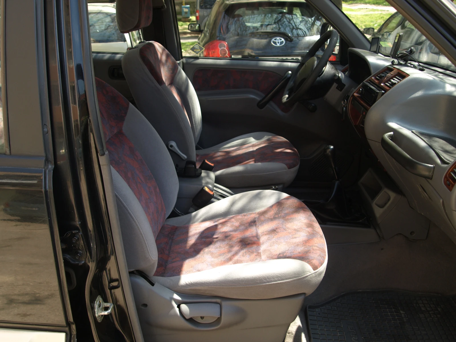 Nissan Terrano 2.4i* 116КС* , снимка 11 - Автомобили и джипове - 54230124