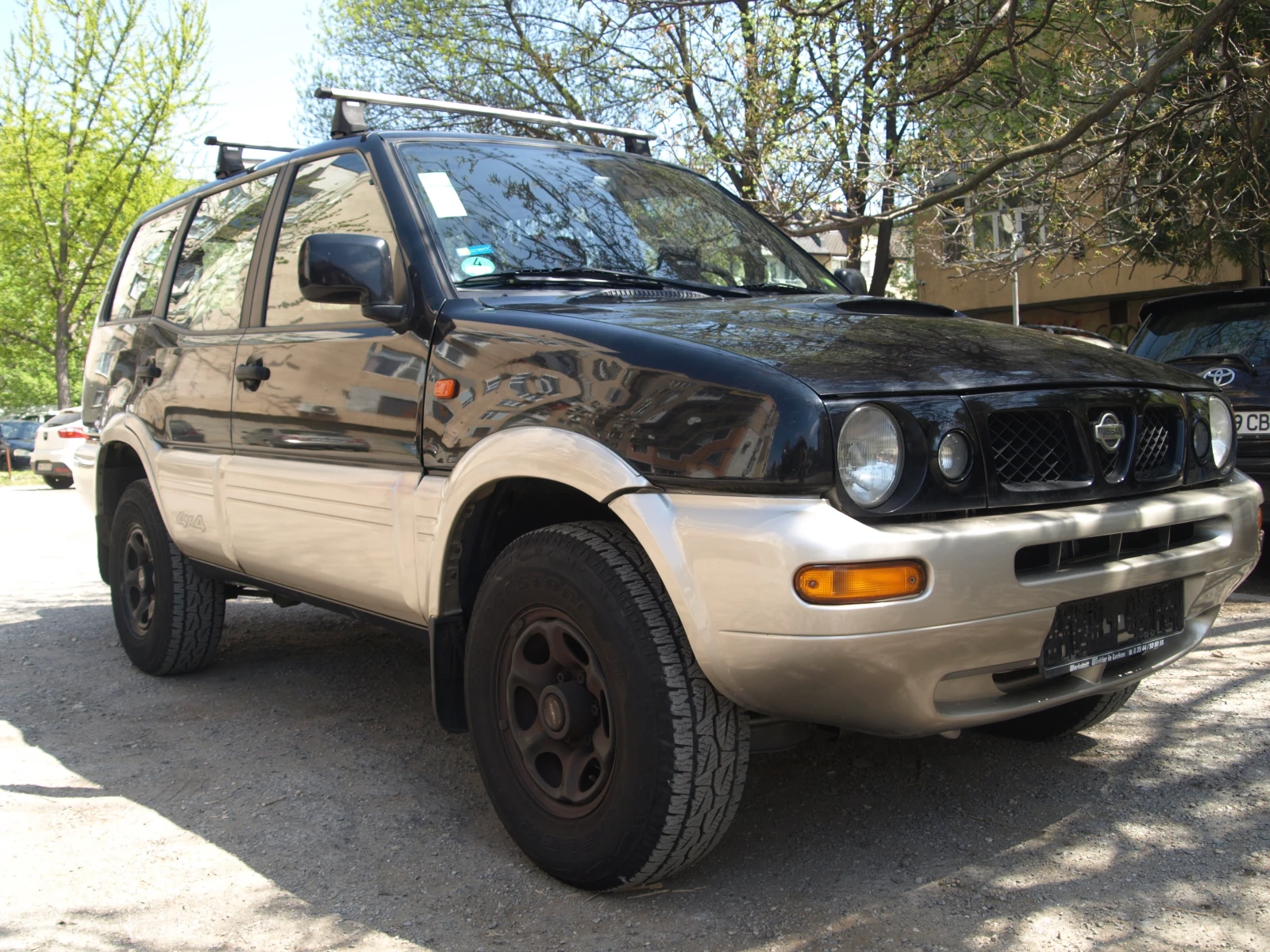 Nissan Terrano 2.4i* 116КС* , снимка 3 - Автомобили и джипове - 54230124