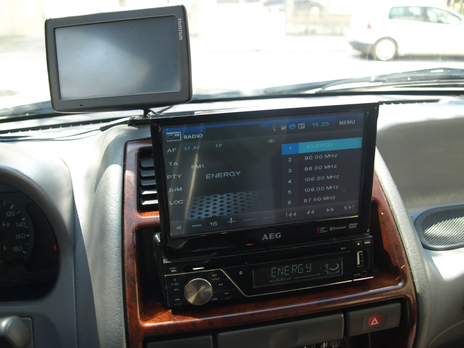 Nissan Terrano 2.4i* 116КС* , снимка 14 - Автомобили и джипове - 54230124