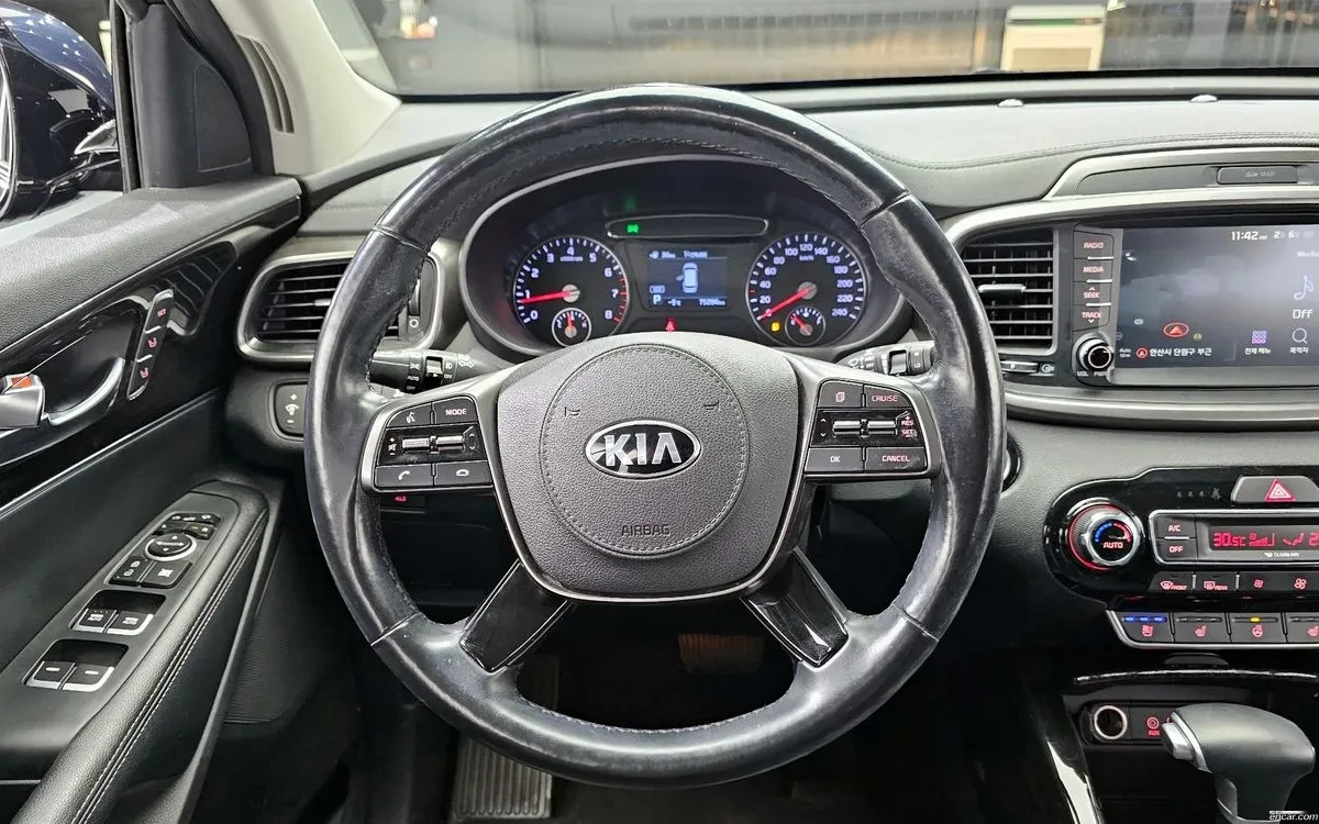 Kia Sorento PRESTIGE! НАЙ-ВИСОКО ОБОРУДВАНЕ !ОБДУХВАНЕ, снимка 12 - Автомобили и джипове - 54965318