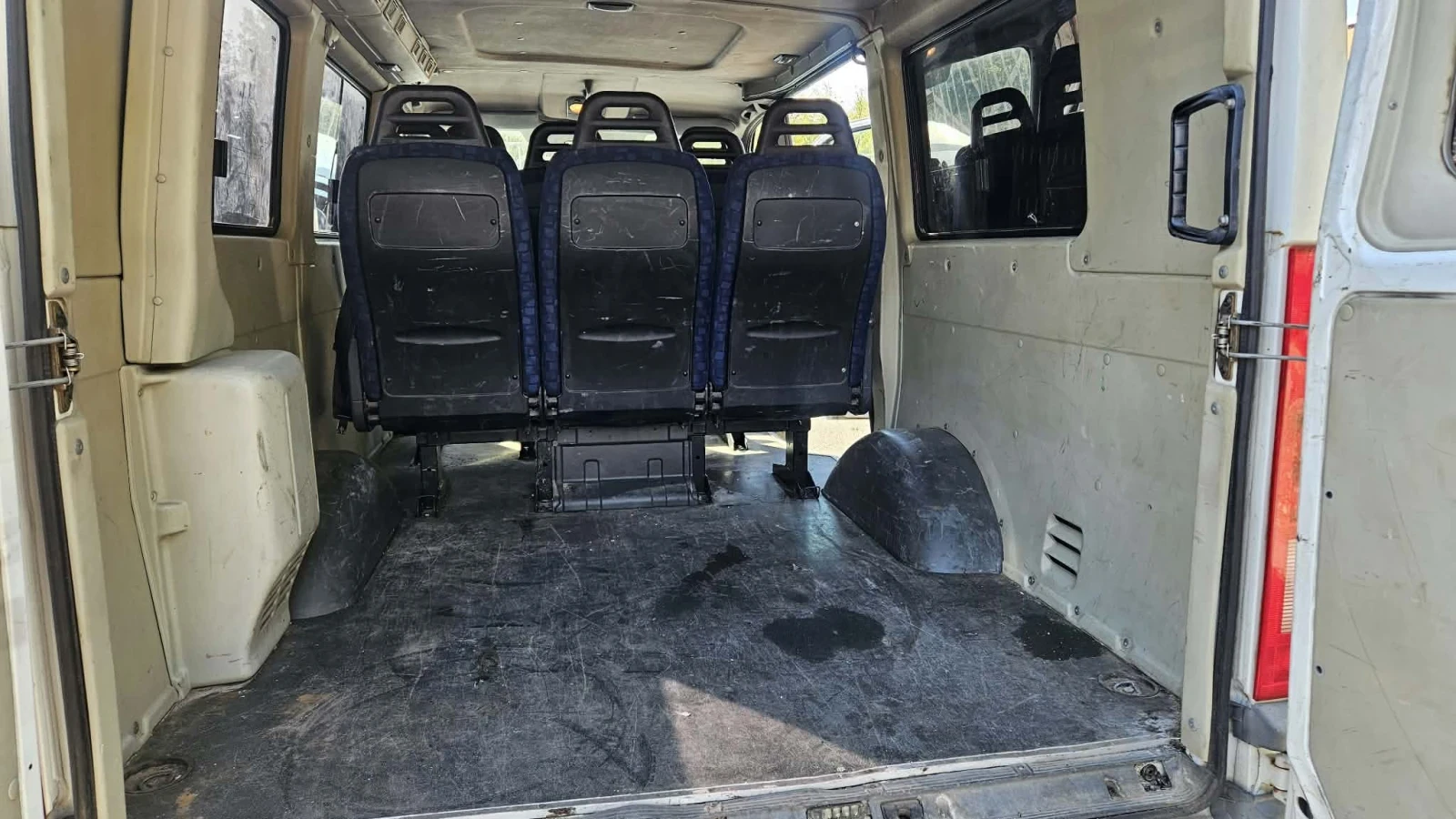 Iveco Daily Товаро Пътнически, снимка 11 - Бусове и автобуси - 56588031
