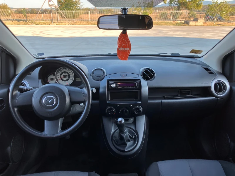 Mazda 2 1.3i, снимка 8 - Автомобили и джипове - 47220830