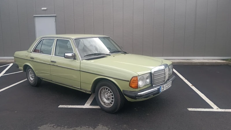 Mercedes-Benz 123 Бензинов топ състояние , снимка 3 - Автомобили и джипове - 47489396