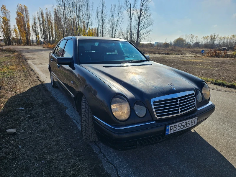 Mercedes-Benz E 200, снимка 1 - Автомобили и джипове - 47998344