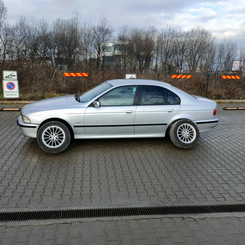 BMW 523, снимка 2 - Автомобили и джипове - 48626751