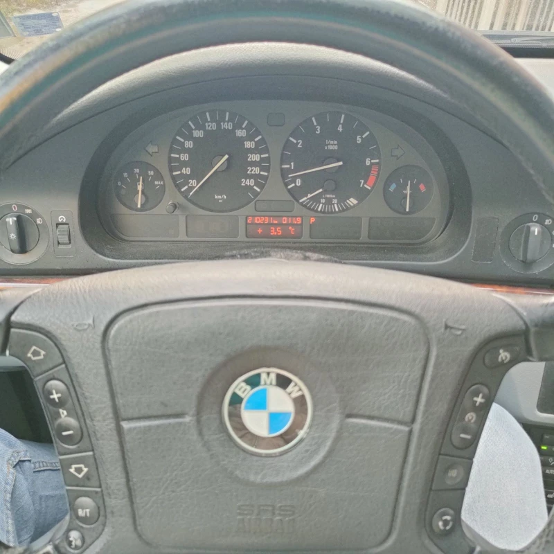 BMW 523, снимка 9 - Автомобили и джипове - 48626751