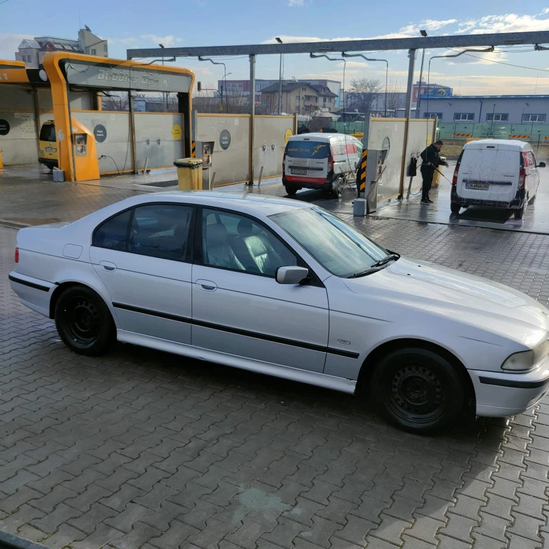 BMW 523, снимка 5 - Автомобили и джипове - 48626751