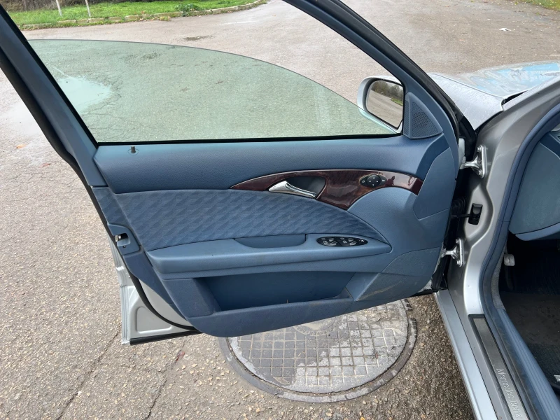 Mercedes-Benz E 240 2.6I-4х4, снимка 7 - Автомобили и джипове - 52379093