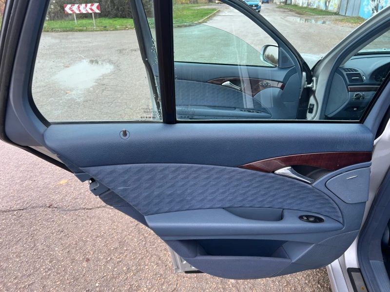 Mercedes-Benz E 240 2.6I-4х4, снимка 9 - Автомобили и джипове - 52379093