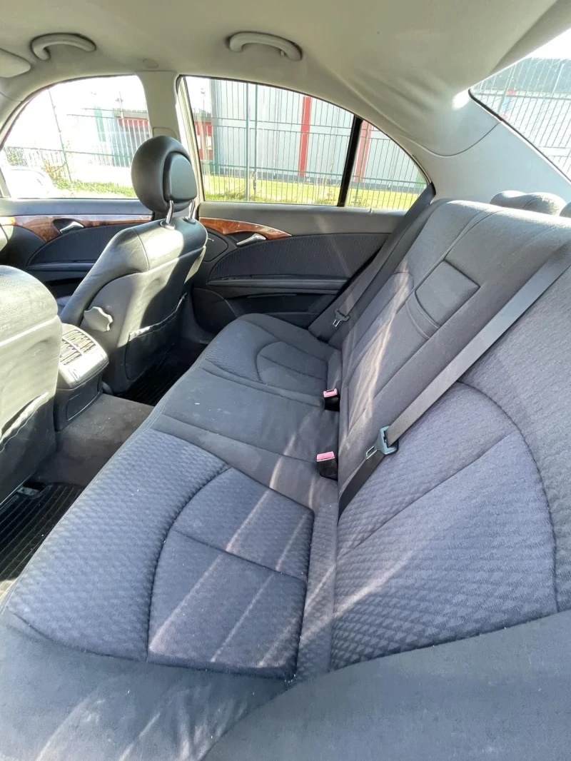 Mercedes-Benz E 220, снимка 11 - Автомобили и джипове - 52522945