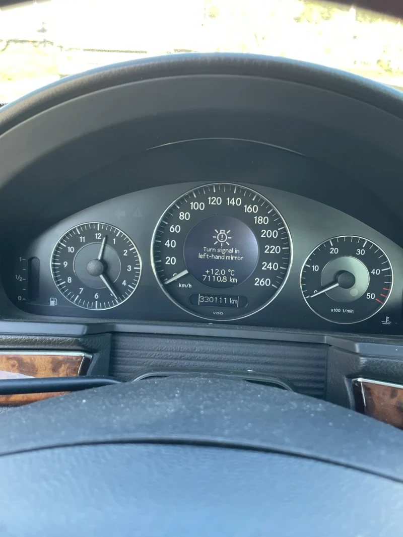 Mercedes-Benz E 220, снимка 10 - Автомобили и джипове - 52522945