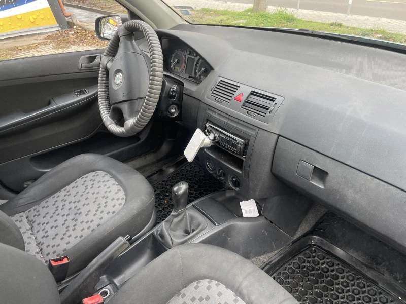 Skoda Fabia, снимка 5 - Автомобили и джипове - 52683322