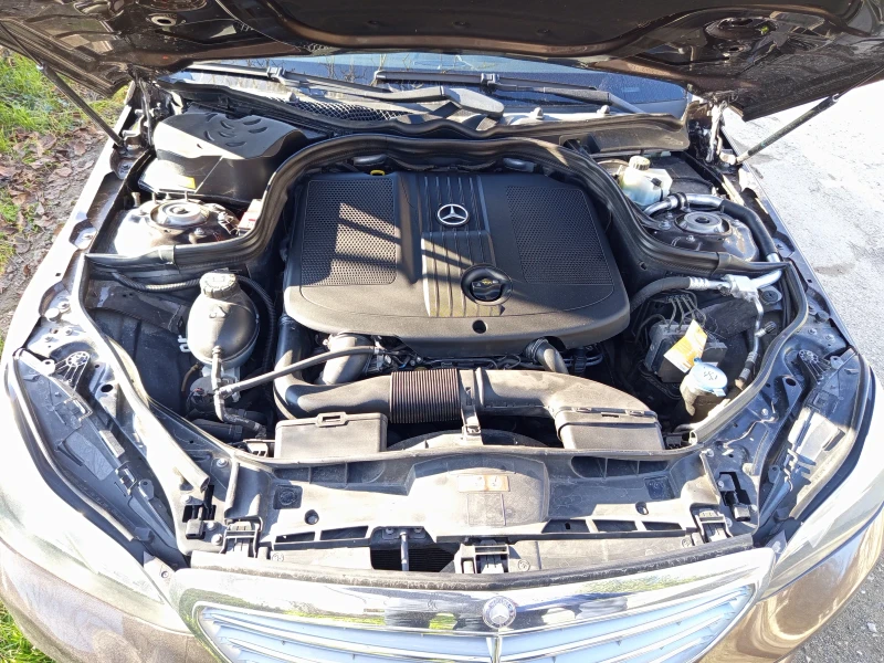 Mercedes-Benz E 220 2.2, снимка 2 - Автомобили и джипове - 52850404