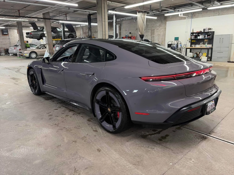 Porsche Taycan CARFAX* АВТОФИНАНСИРАНЕ БЕЗ ПЪРВОНАЧАЛНА ВНОСКА, снимка 10 - Автомобили и джипове - 53056352