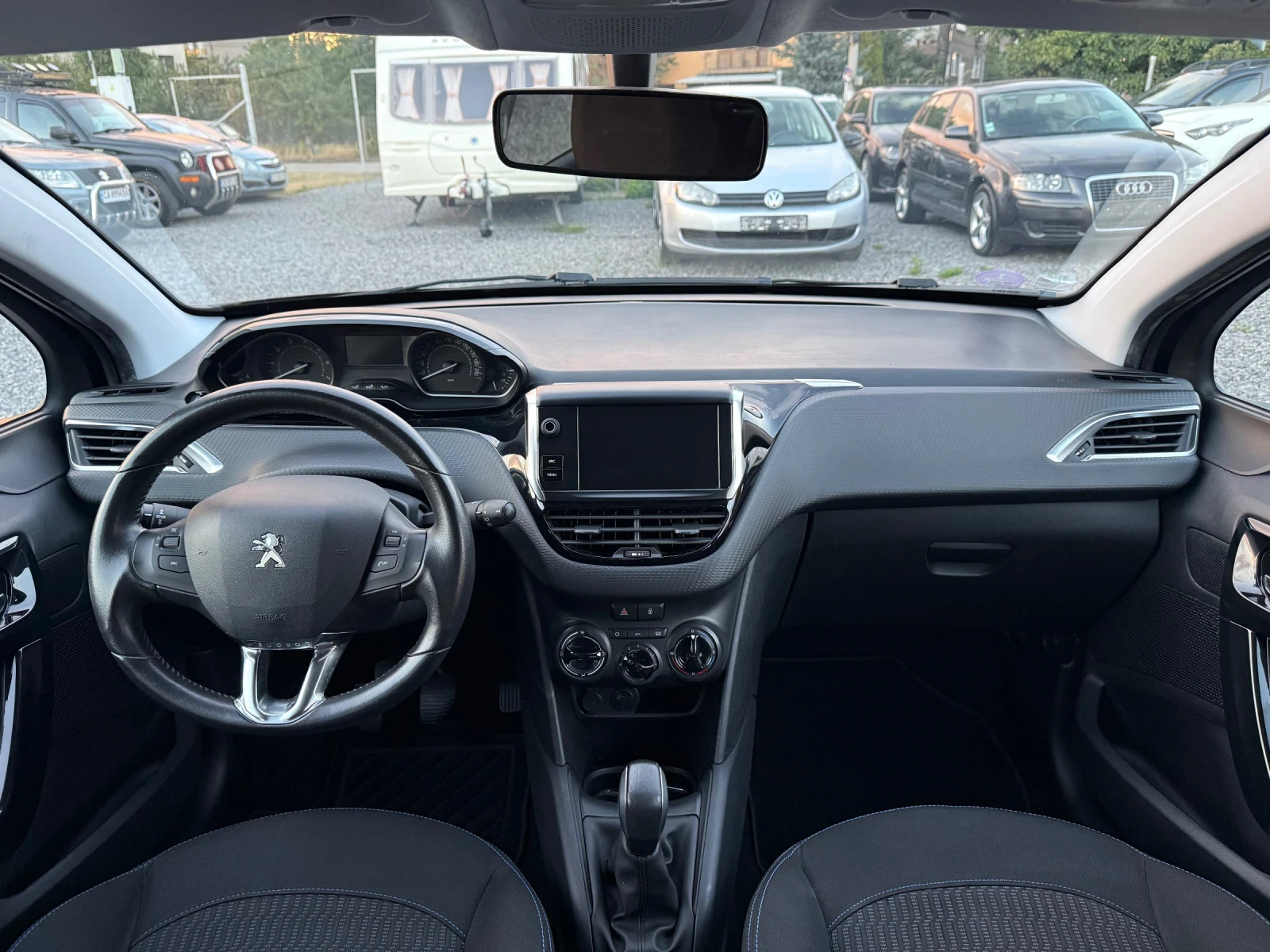 Peugeot 208 Facelift 2018г. 1.2 PureTech (83 кс) 94 000 км.Eu6 - изображение 10