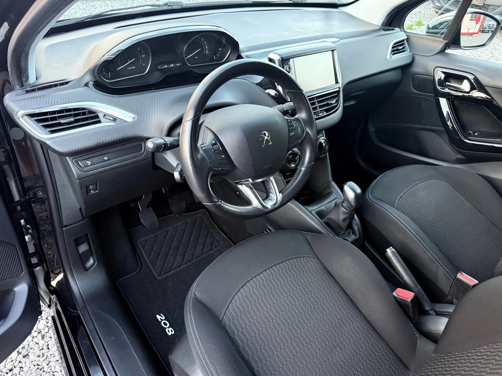 Peugeot 208 Facelift 2018г. 1.2 PureTech (83 кс) 94 000 км.Eu6 - изображение 9