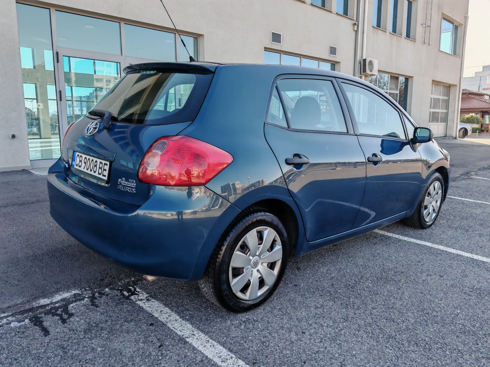 Toyota Auris 1.4/ 97к.с. /ТОП / ОБСЛУЖЕНА - изображение 3