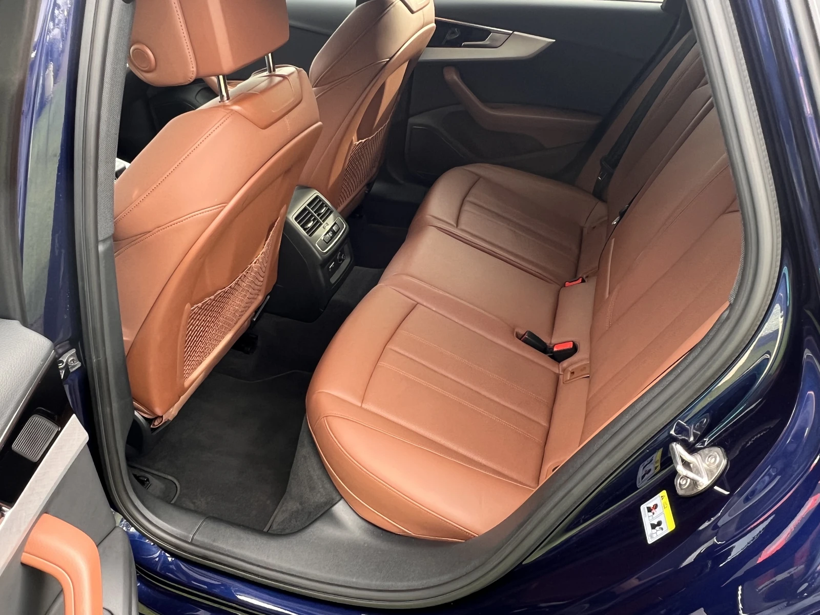 Audi A4 S LINE/QUATTRO/40 TFSI/204к.с./7АТ/ГАРАНЦИЯ - изображение 9