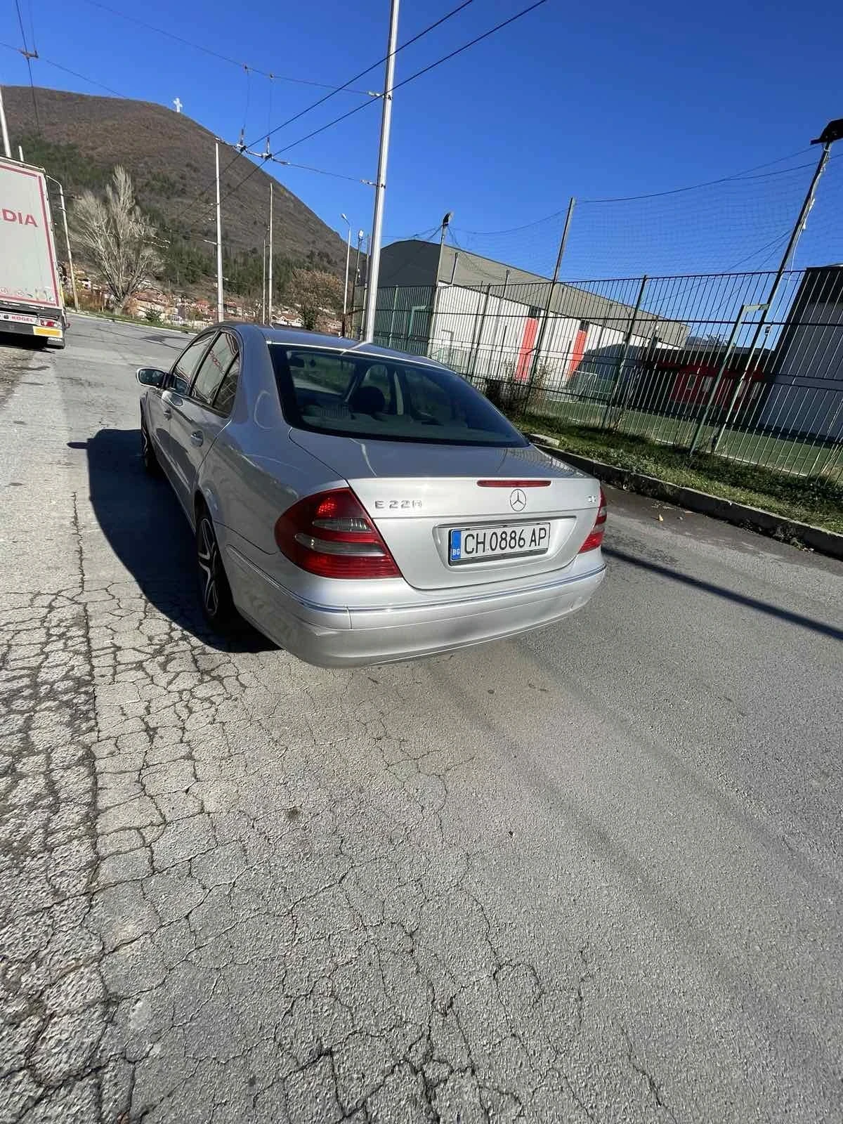 Mercedes-Benz E 220  - изображение 4