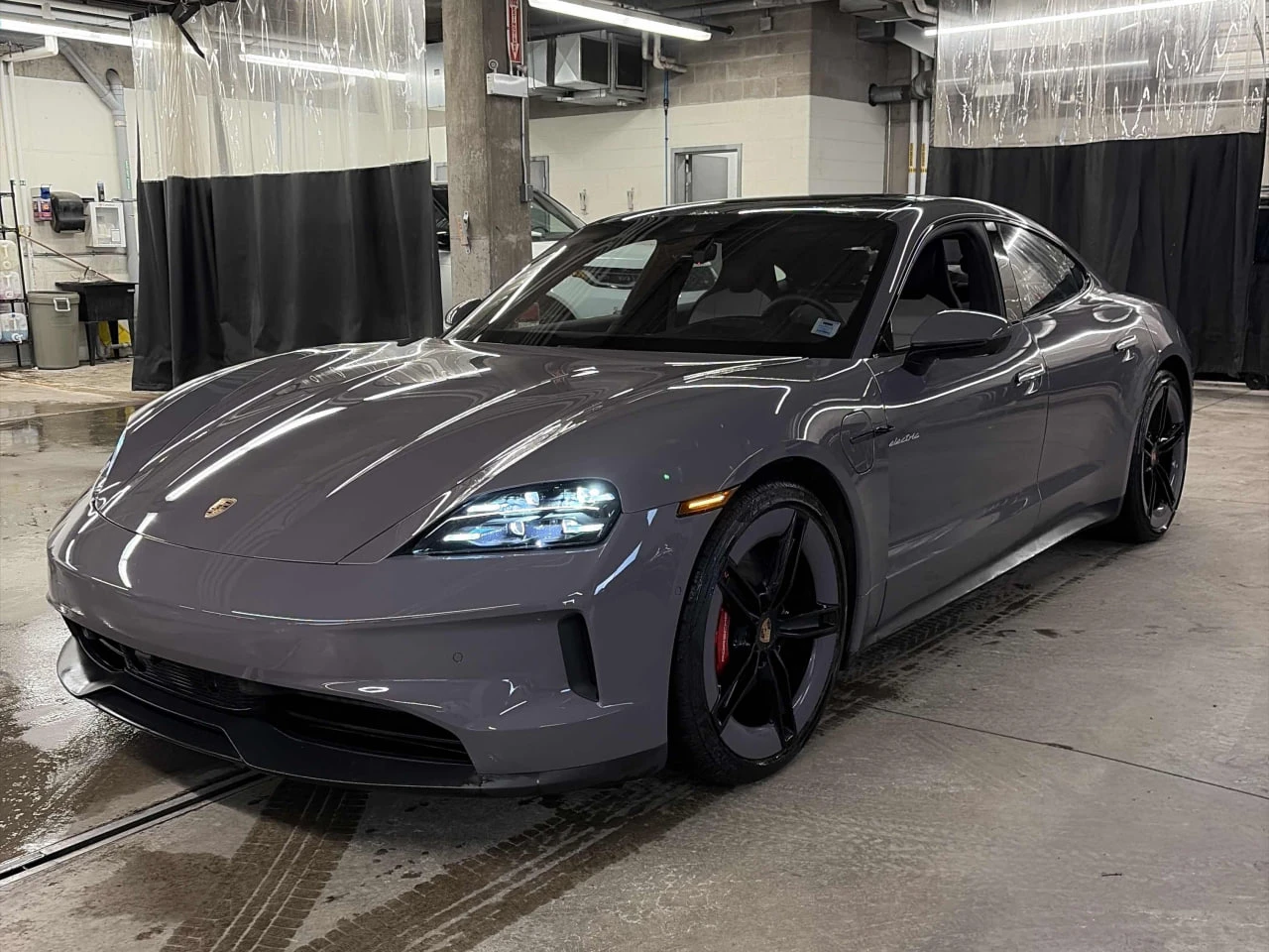 Porsche Taycan CARFAX* ��������������� ��� ������������ ������ | Mobile.bg � ����������� 1