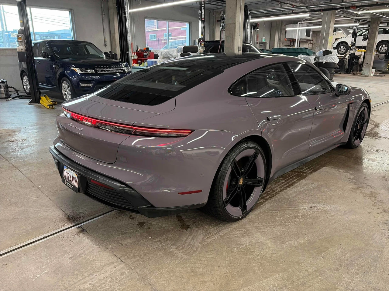 Porsche Taycan CARFAX* ��������������� ��� ������������ ������ | Mobile.bg � ����������� 11