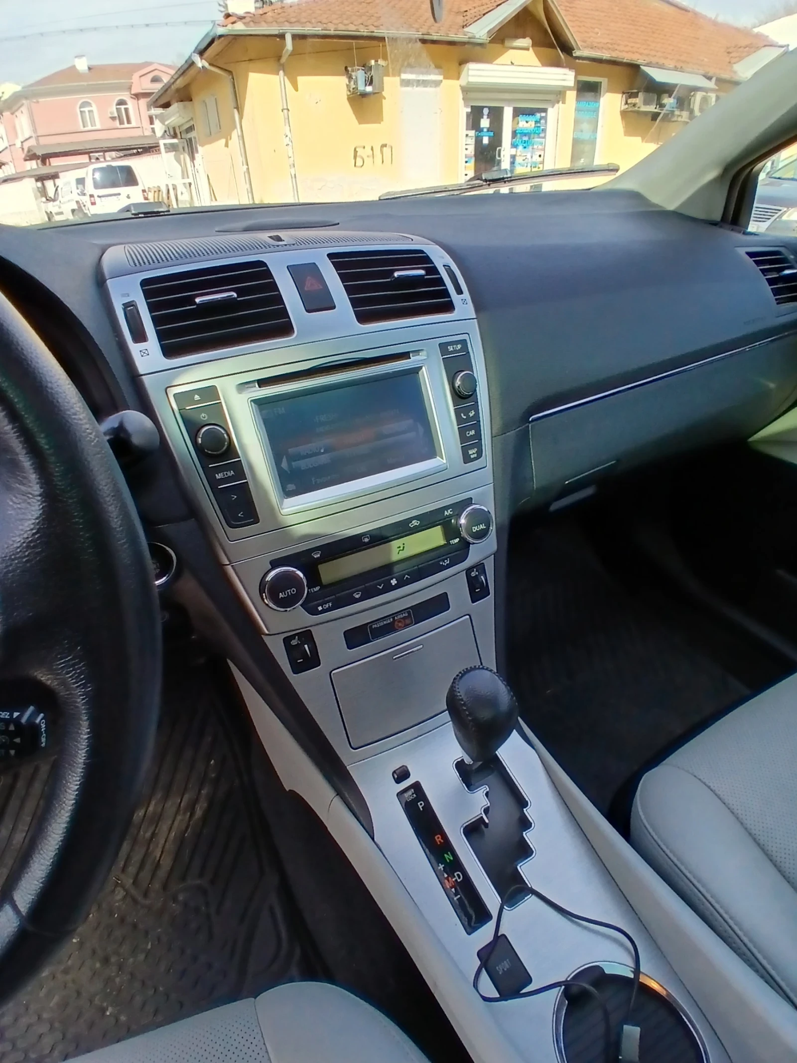 Toyota Avensis, снимка 8 - Автомобили и джипове - 54224549