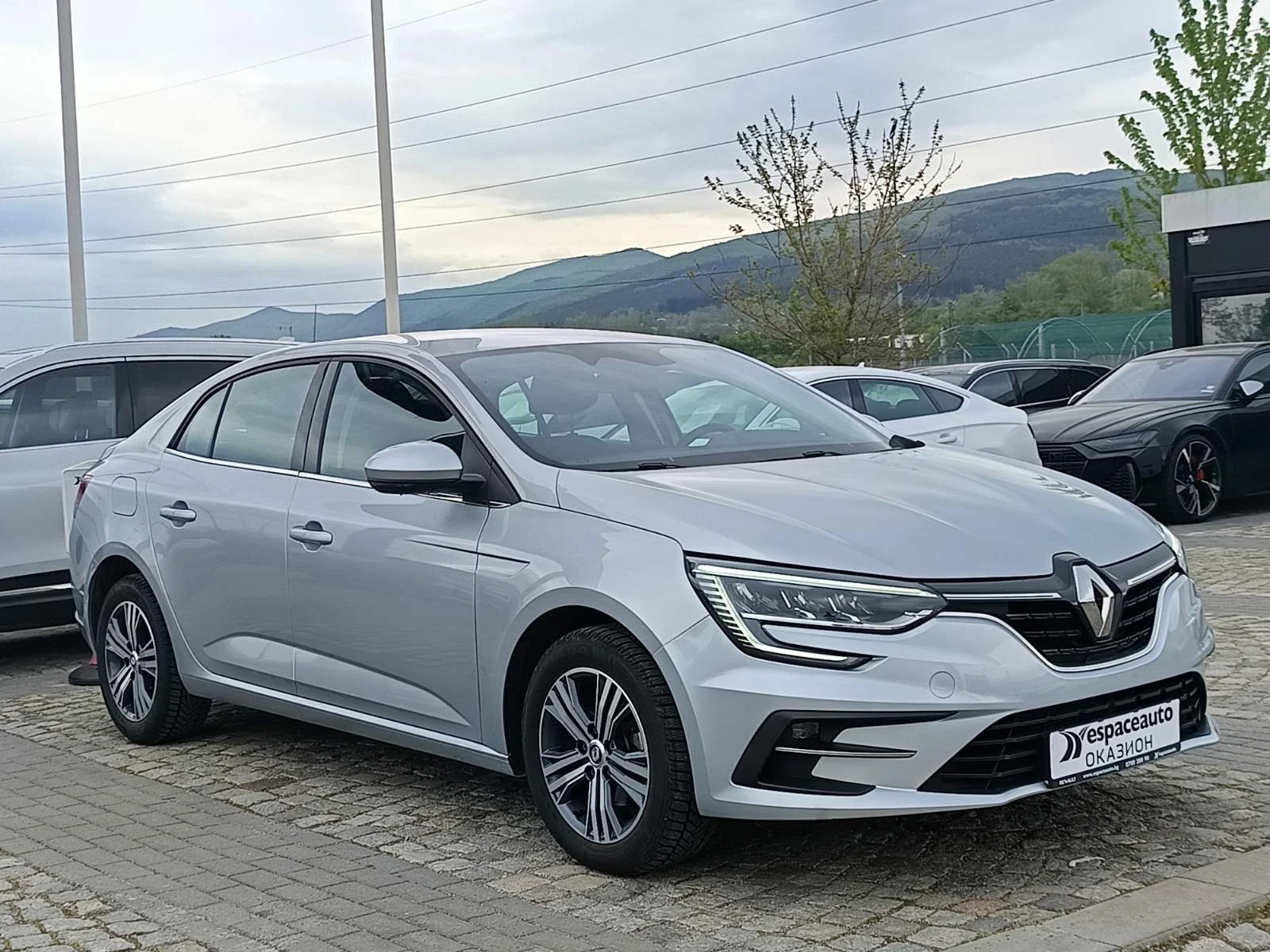 Renault Megane 1.3Tce/ 140к.с. КАПАРИРАН, снимка 3 - Автомобили и джипове - 54454433