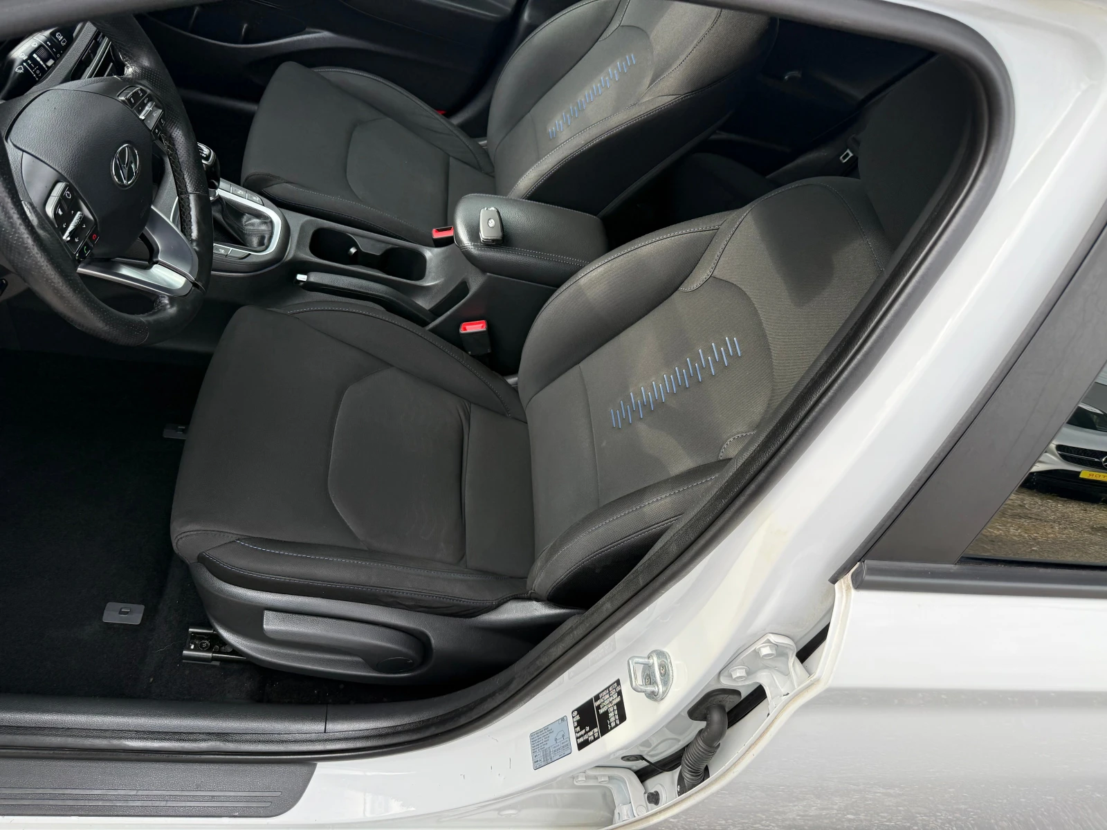 Hyundai I30 1.4 i, снимка 8 - Автомобили и джипове - 54633767