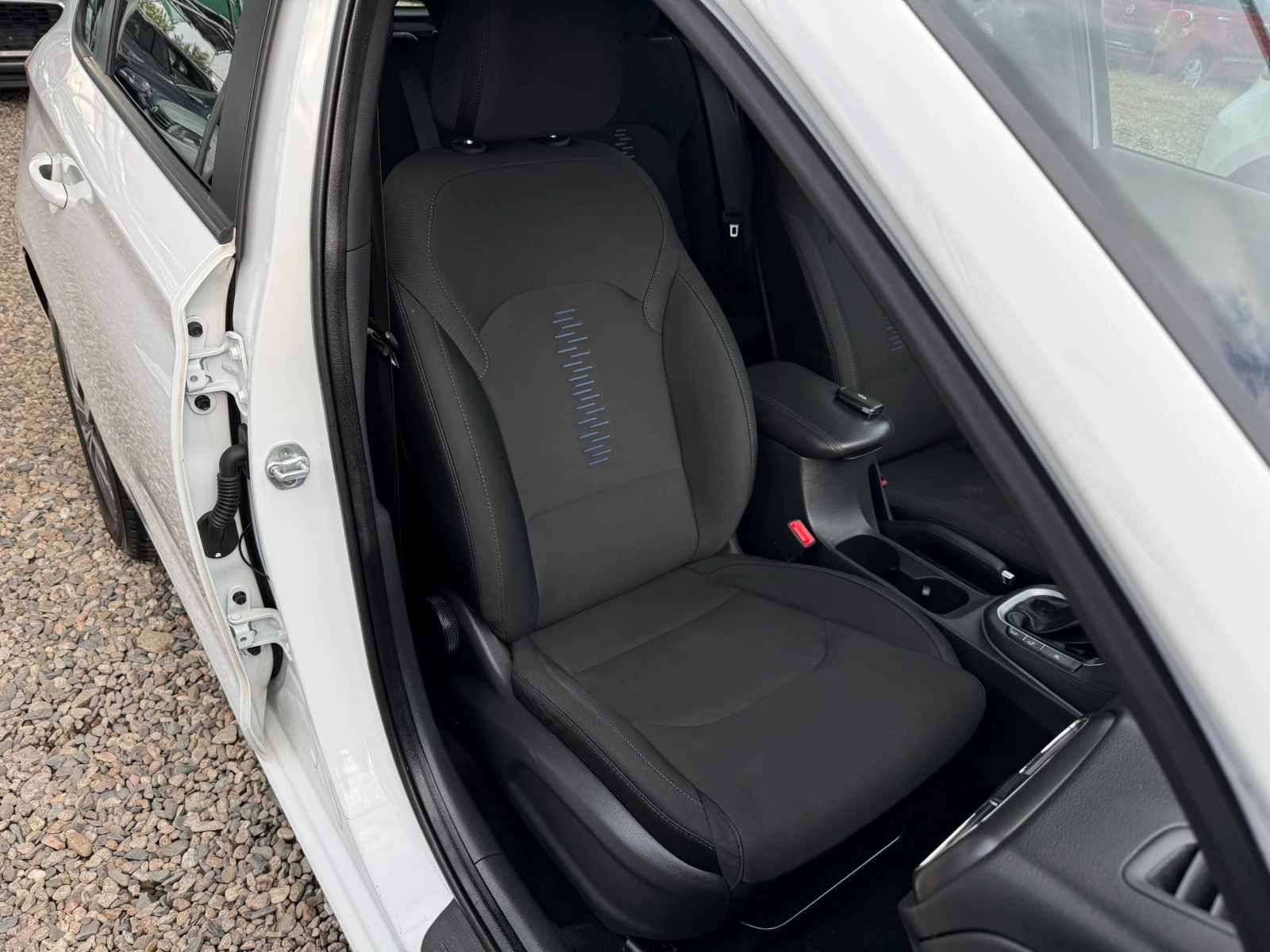 Hyundai I30 1.4 i, снимка 15 - Автомобили и джипове - 54633767