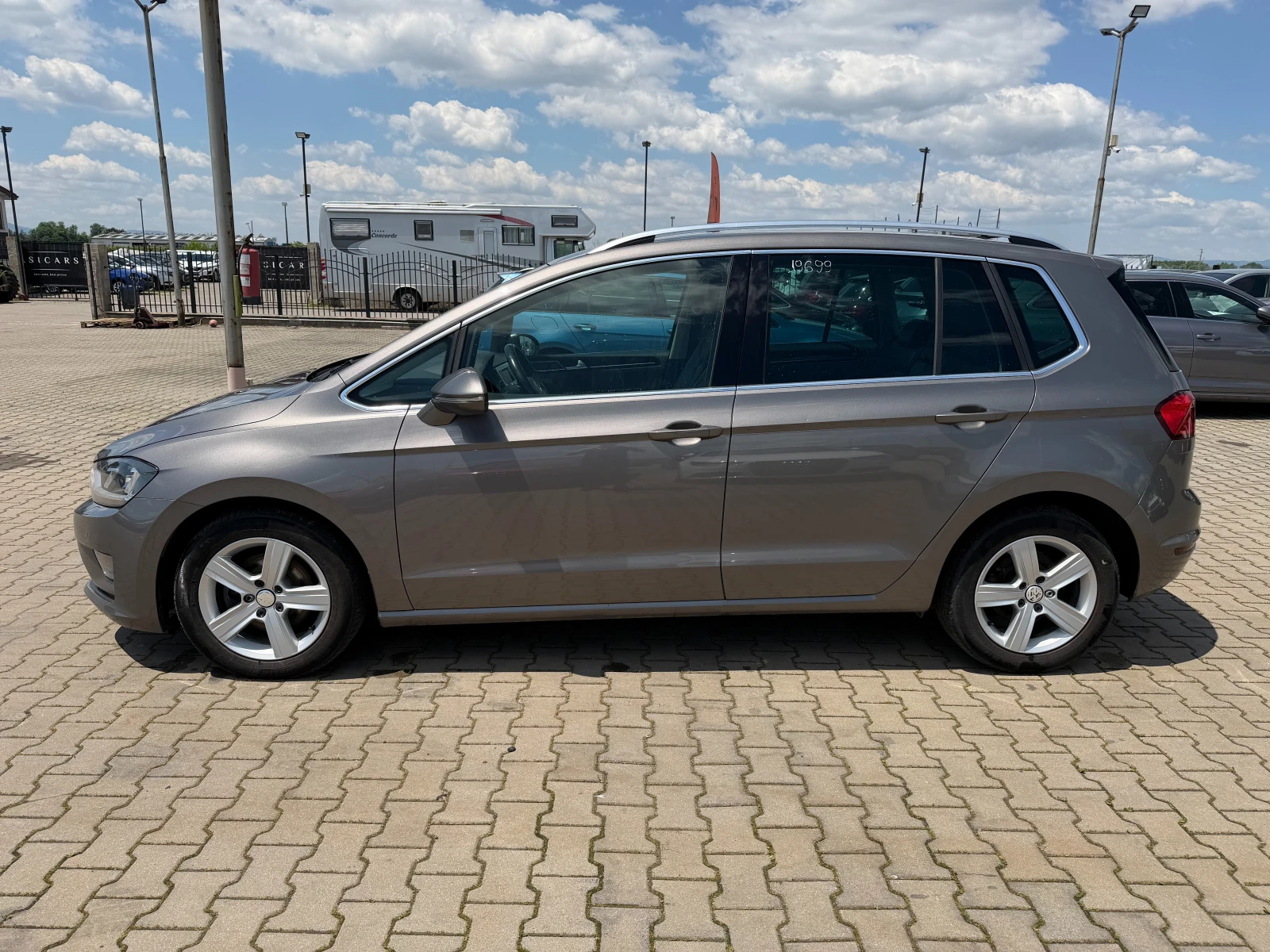 VW Sportsvan 2.0TDI AVTOMAT/NAVI/KOJA EURO 6, снимка 9 - Автомобили и джипове - 54679477