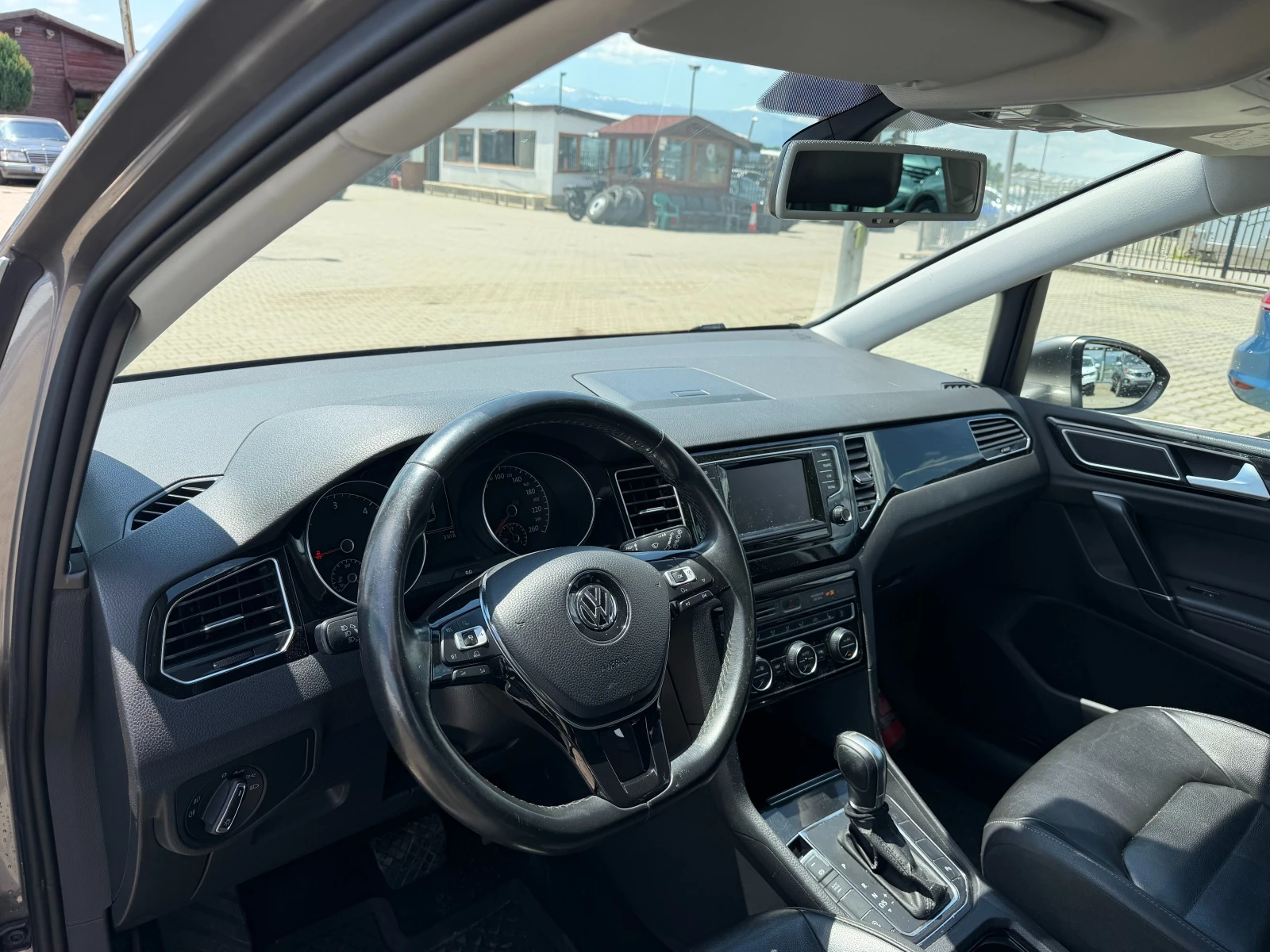 VW Sportsvan 2.0TDI AVTOMAT/NAVI/KOJA EURO 6, снимка 13 - Автомобили и джипове - 54679477