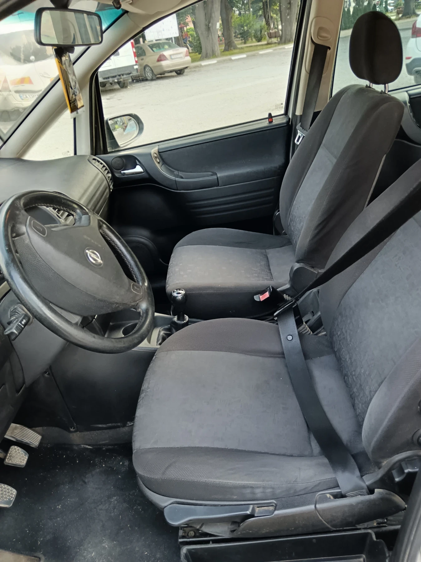 Opel Zafira 2.0Д  101К клима, снимка 12 - Автомобили и джипове - 54801534