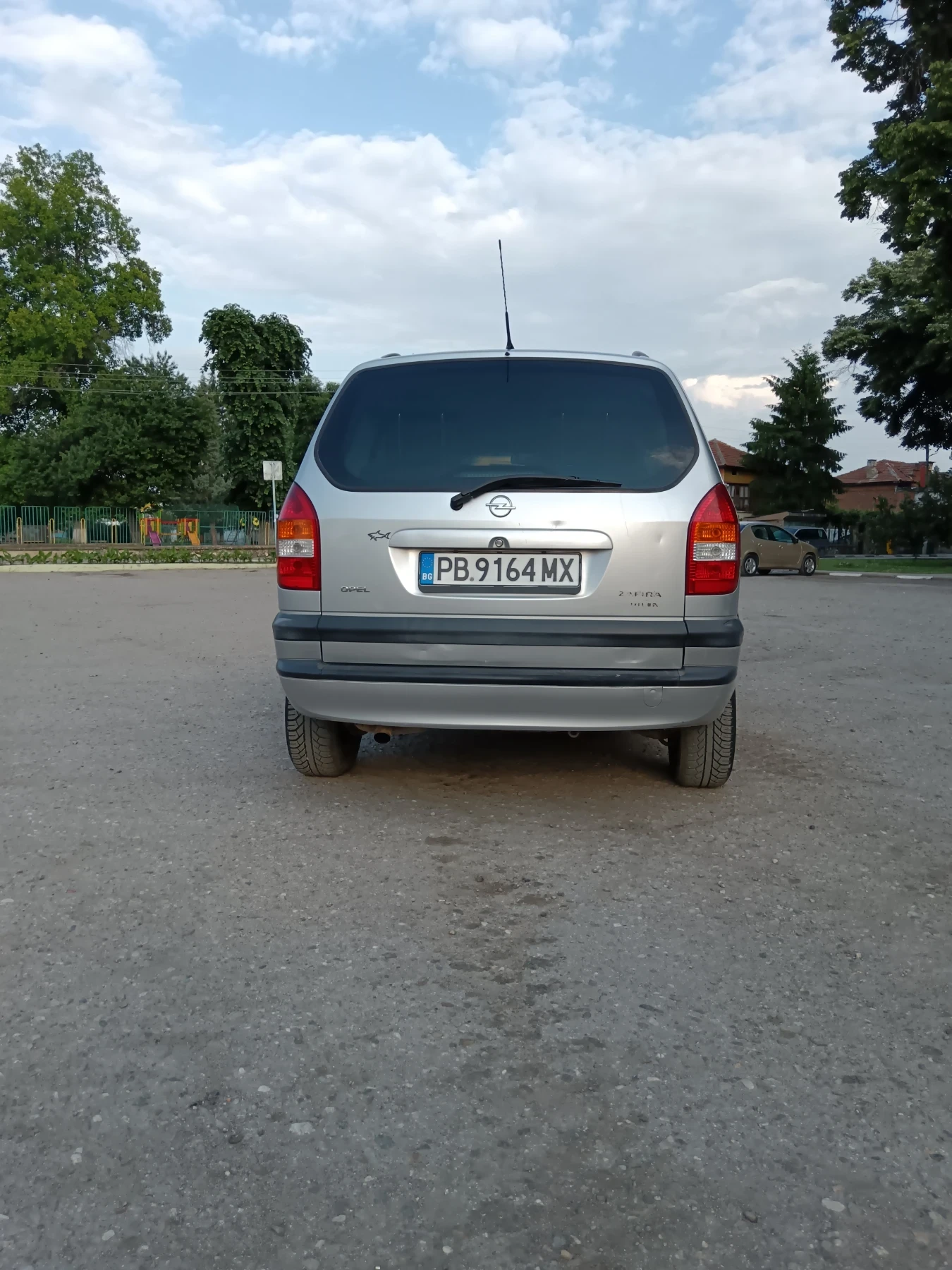 Opel Zafira 2.0Д  101К клима, снимка 6 - Автомобили и джипове - 54801534