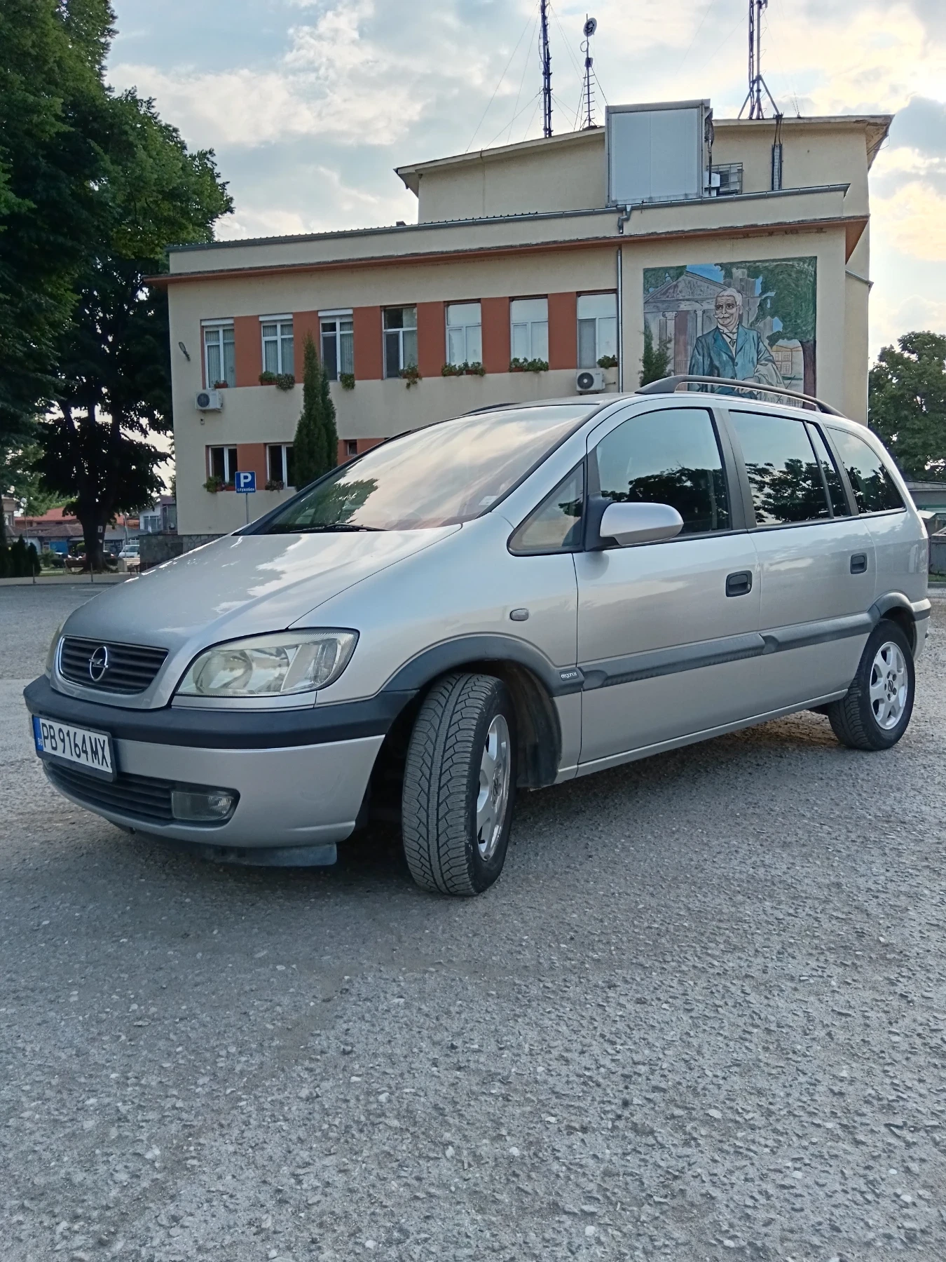 Opel Zafira 2.0Д  101К клима, снимка 4 - Автомобили и джипове - 54801534