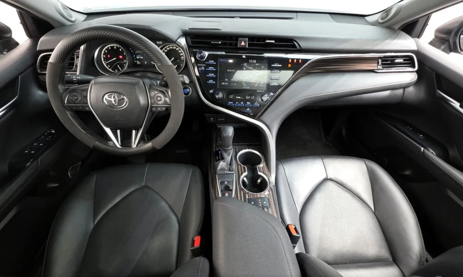 Toyota Camry 2.5* Pano* Lane Assist* Крайна цена* , снимка 5 - Автомобили и джипове - 54837146