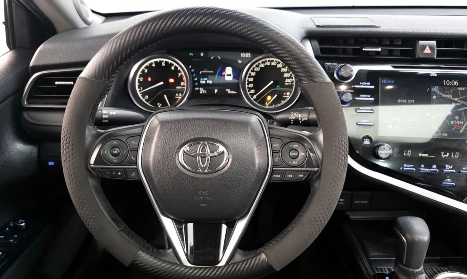 Toyota Camry 2.5* Pano* Lane Assist* Крайна цена* , снимка 13 - Автомобили и джипове - 54837146