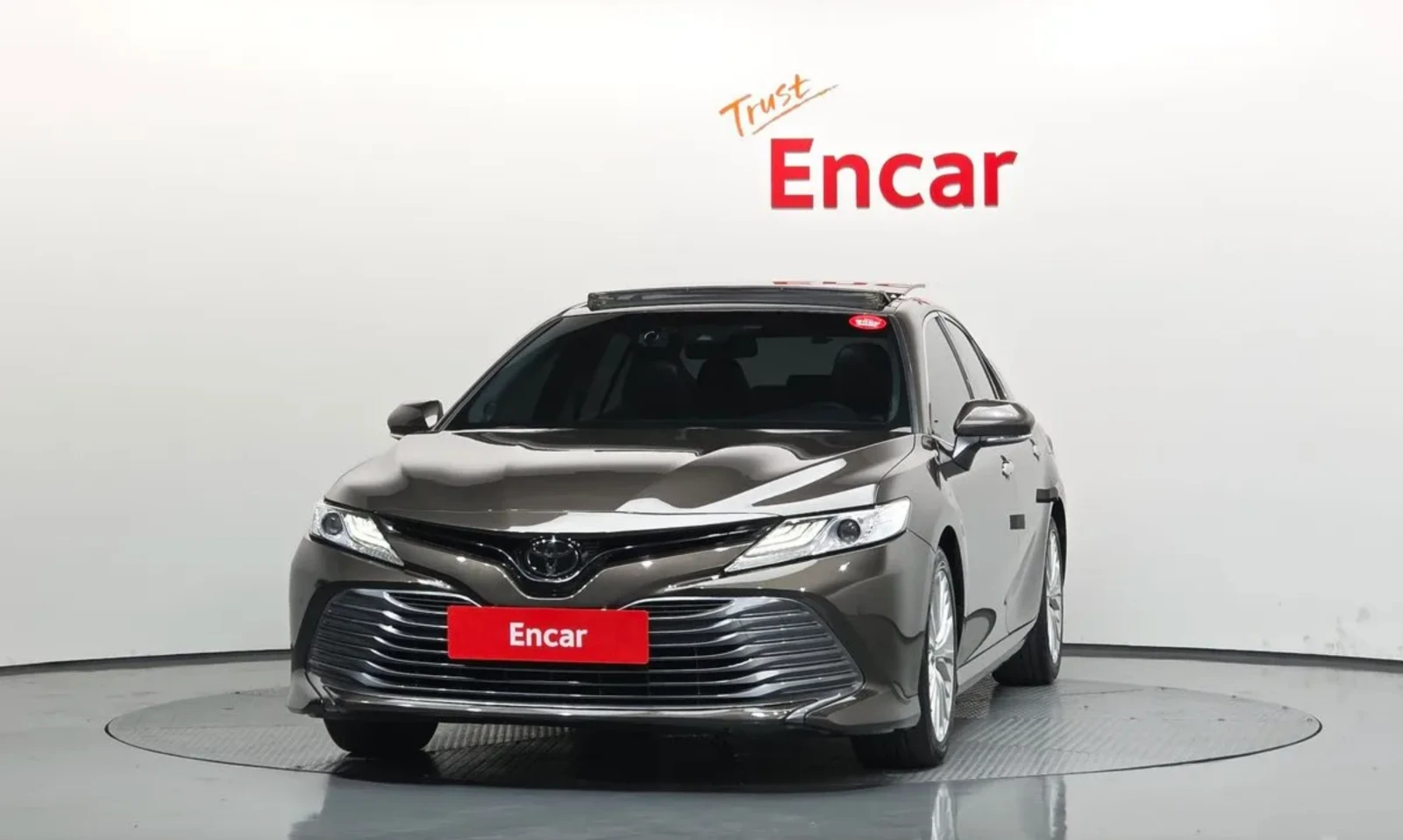 Toyota Camry 2.5* Pano* Lane Assist* Крайна цена* , снимка 2 - Автомобили и джипове - 54837146