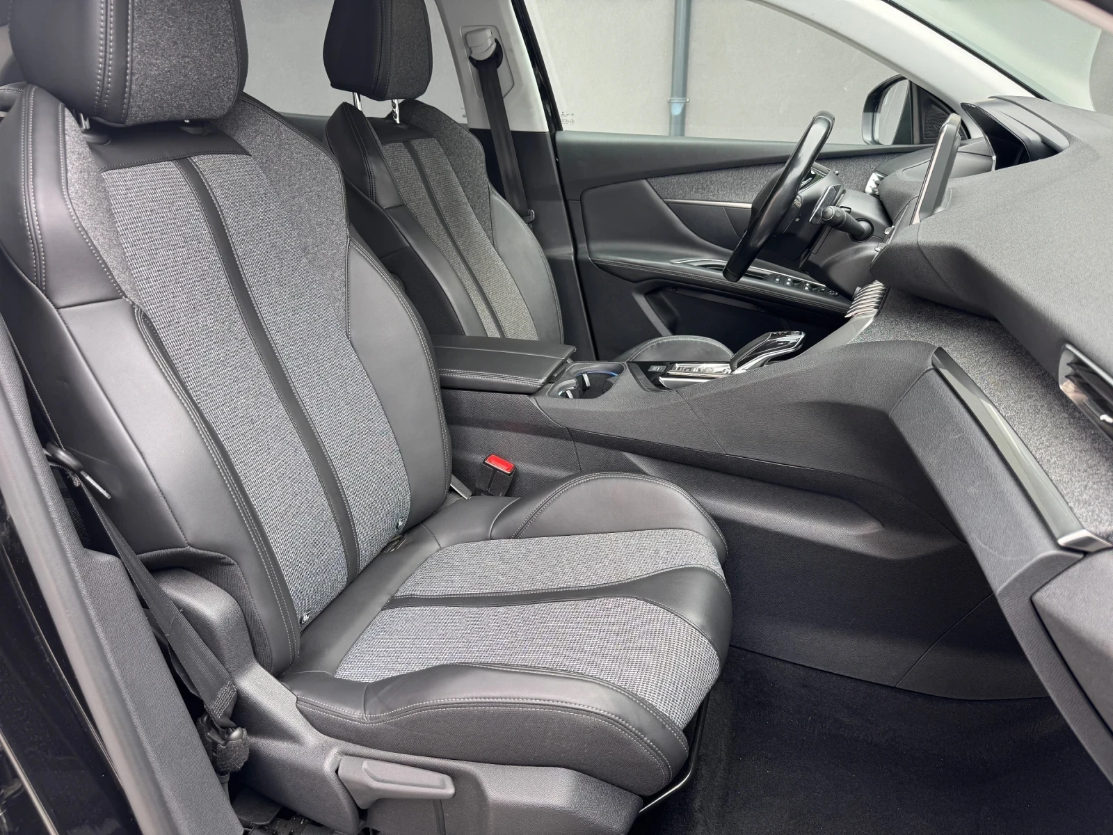 Peugeot 3008 2.0 HDI, снимка 8 - Автомобили и джипове - 54945914
