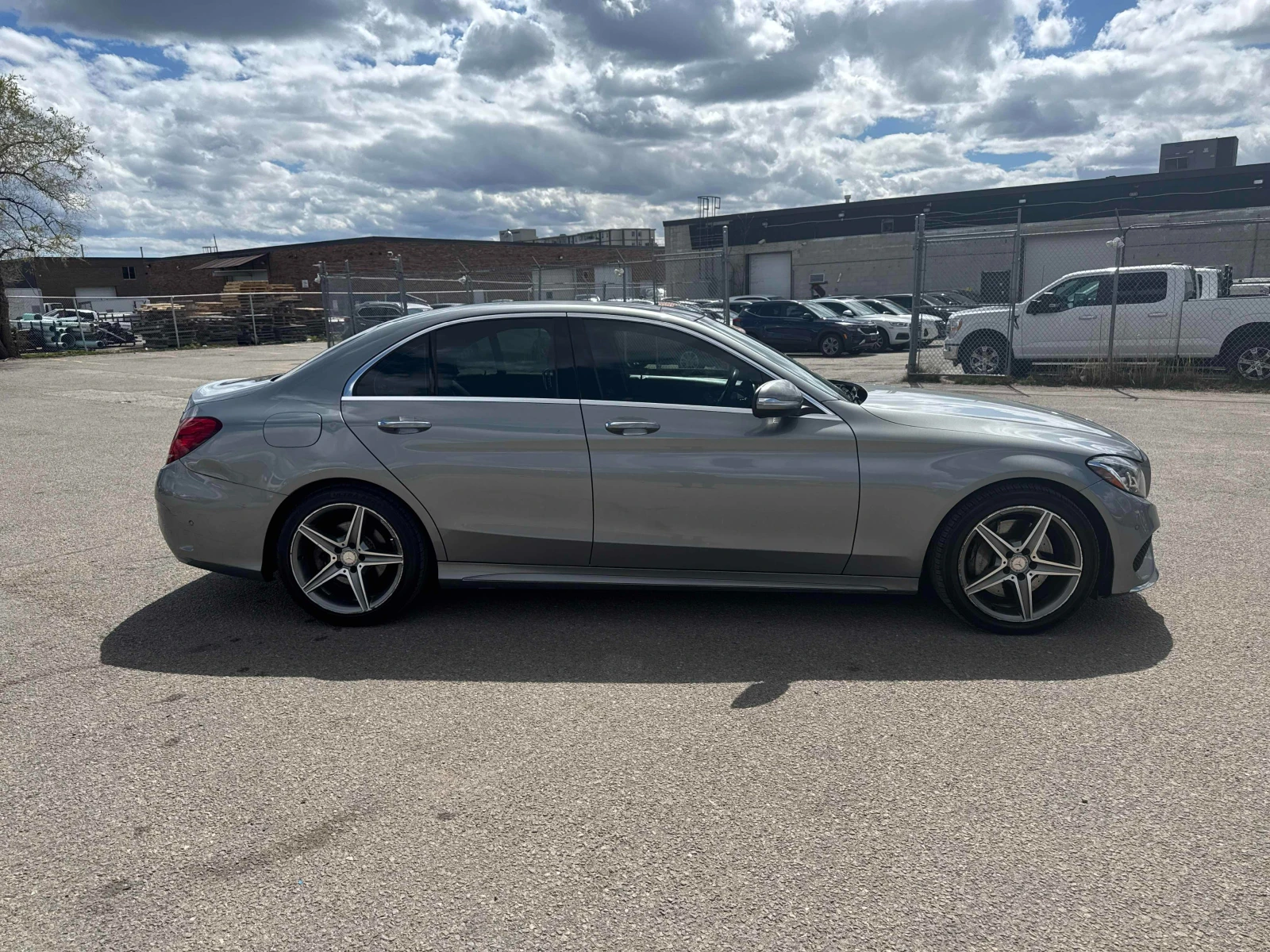 Mercedes-Benz C 400 Burmester * AMG Line * АвтоКредит * (ЦЕНА ДО БГ), снимка 4 - Автомобили и джипове - 55502649