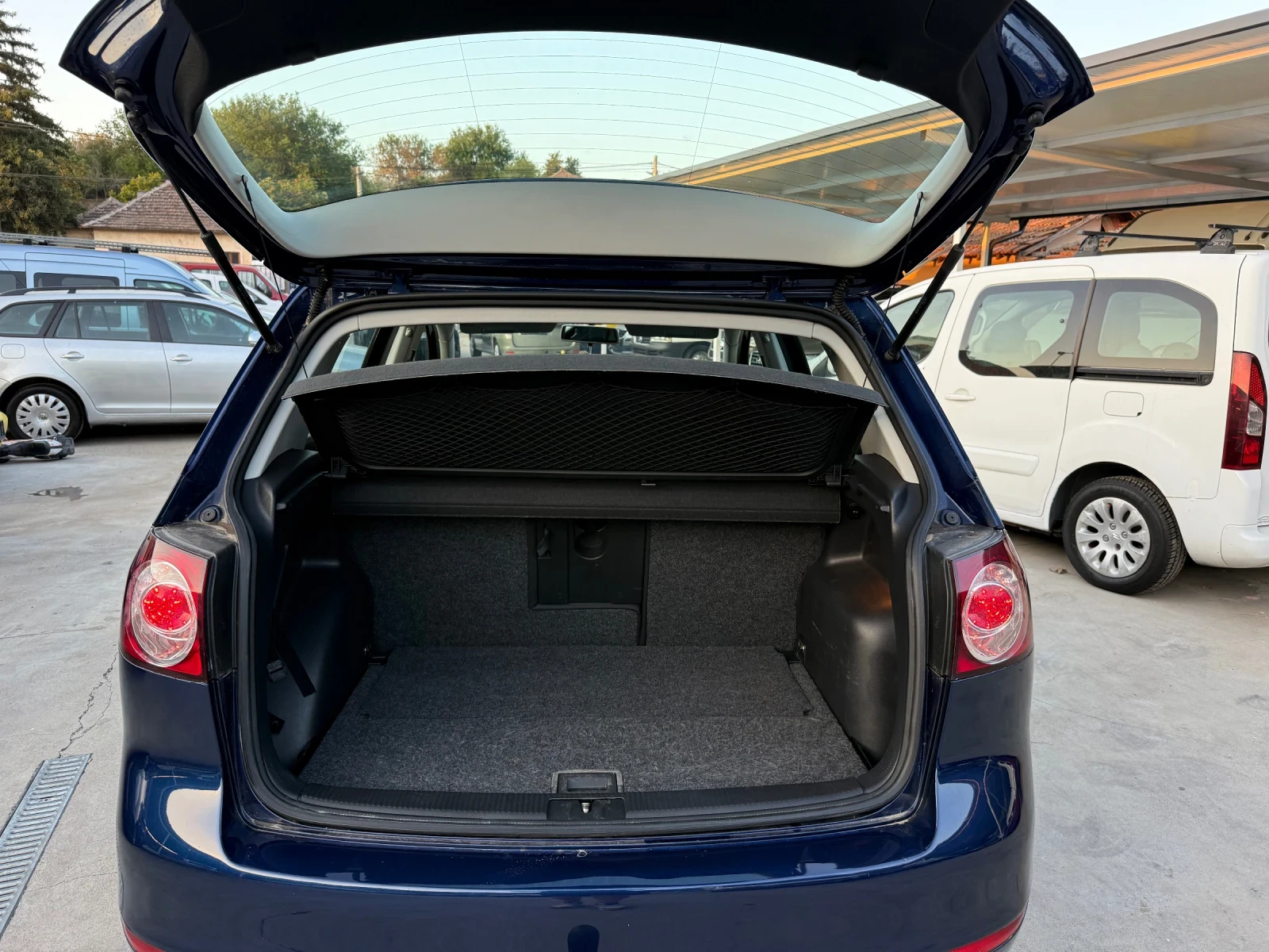 VW Golf Plus 1.6TDI ЛИЗИНГ, снимка 14 - Автомобили и джипове - 55986430