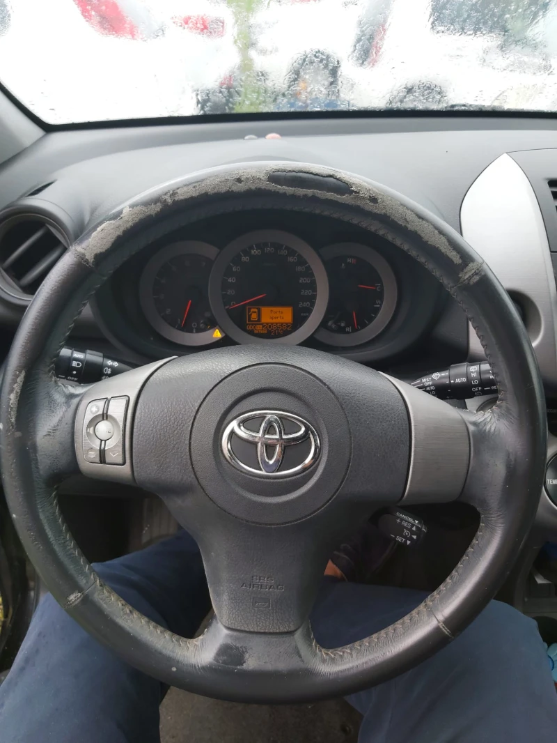 Toyota Rav4 2.2D, снимка 11 - Автомобили и джипове - 47450482