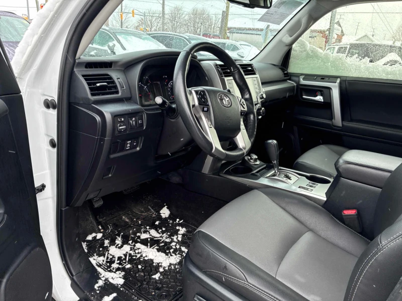 Toyota 4runner CARFAX* АВТОФИНАНСИРАНЕ* БЕЗ ПЪРВОНАЧАЛНА ВНОСКА* , снимка 5 - Автомобили и джипове - 52952062